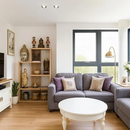 2 Bedroom Flat 1 Min To Dlr And Free Secure Parking